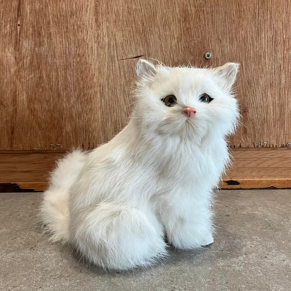 リアルな白い猫のぬいぐるみ：子猫用ペットおもちゃ - Etsy 日本