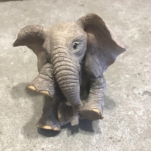 Vintage Daisy Adorable elephant Animals collection African Elephant Figurine Ornament