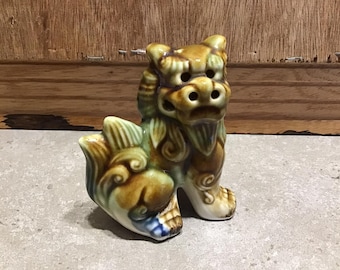 Vintage Ceramic Foo Dog Statue: Chinese Guardian Lion