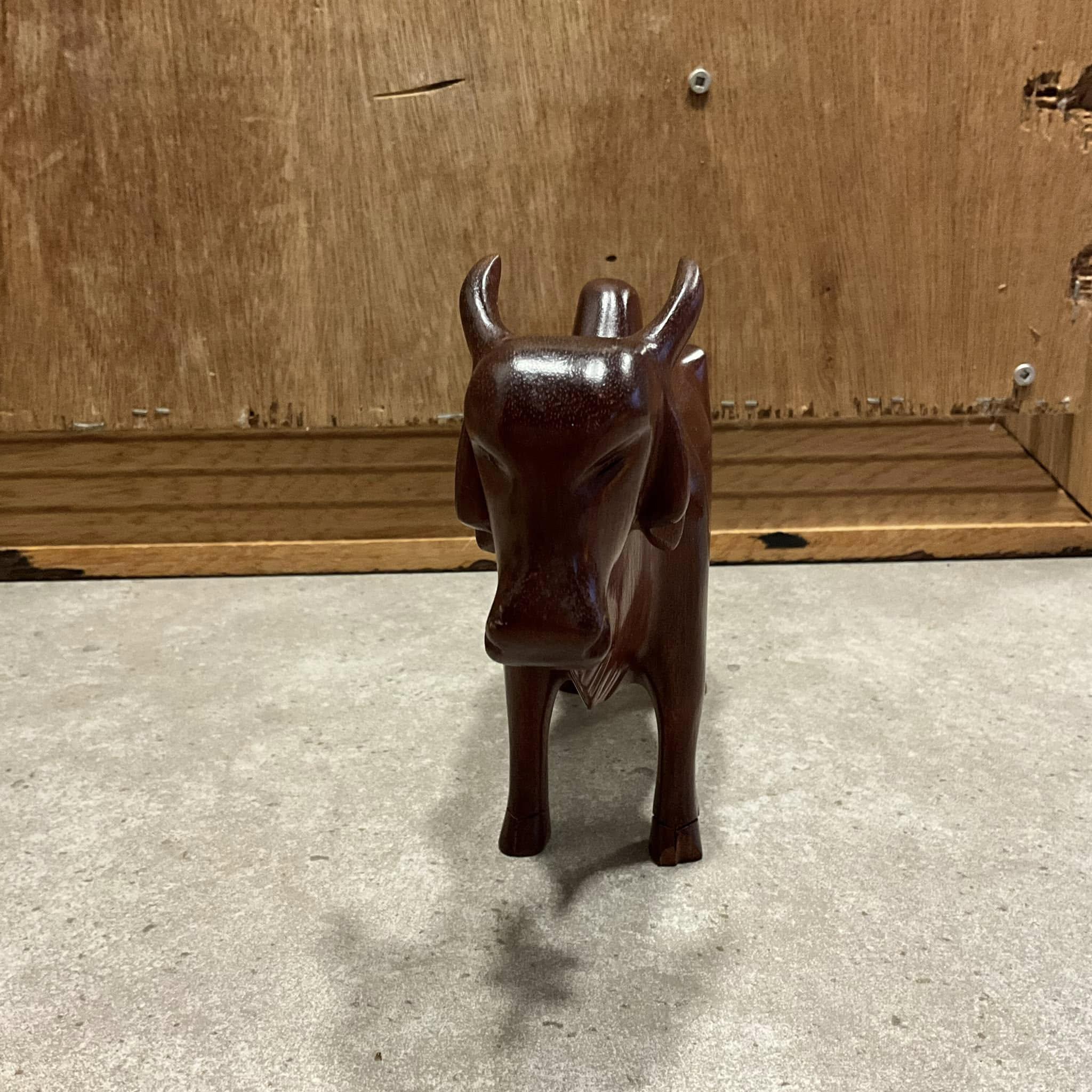 木製の雄牛の置物、木製の彫像、動物、木彫り - Etsy 日本