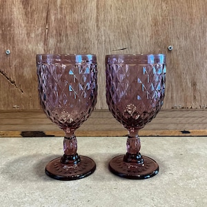 2 Colored Glass Goblets, Vintage Drinking Glasses, Coupe Glasses, Diamond Design, Pressed Pattern, Purple