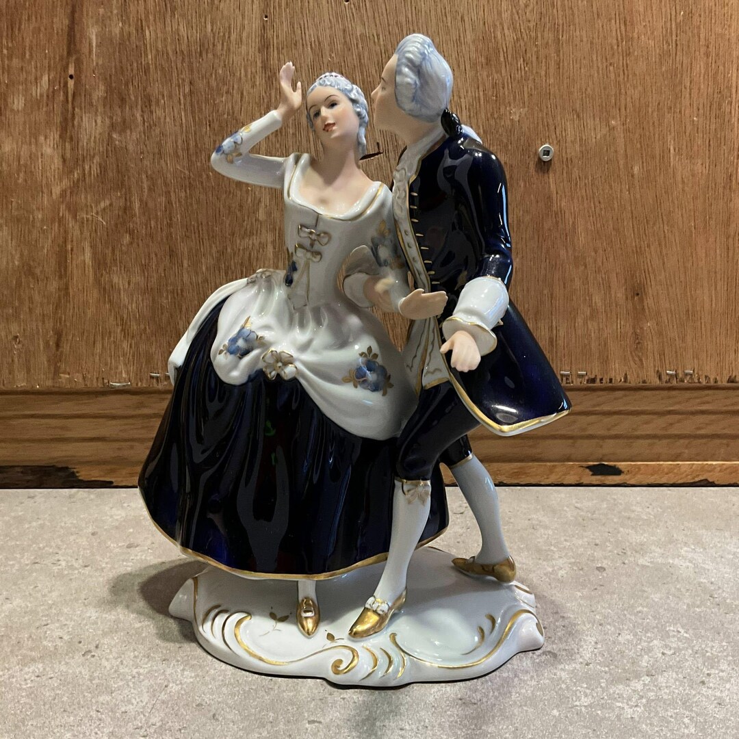 置物  dux Bohemia Royal Dux, Bohemia Porcelain, Courting Couple Figurine, Colonial