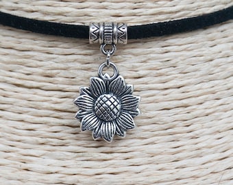 Collier pendentif tournesol, tour de cou cordon en daim noir, bijoux bohèmes végétaliens