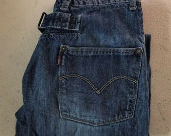 levi twisted jeans uk