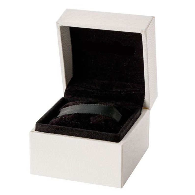 Фирменный пакет пандора. Подарочный набор пандора. Браслет для шармов пандора упаковка. Браслет пандора в коробочке. Пандора упаковка коробка.