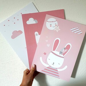 Kindsblick® 3er Set Poster für Kinderzimmer | DIN A4 Kinderposter für Jungen & Mädchen | Tierwelt rosa | Wandtattoo | Babyparty | Bilder