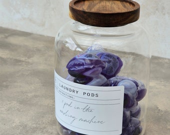 Recipiente para cápsulas de detergente: contenedor de vidrio de 1,2 l con tapa de madera de acacia, rellenable con etiqueta impermeable, ideal para organizar la colada.