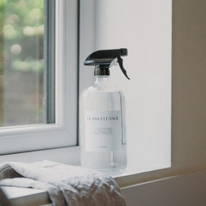 Glass Cleaner Spray Bottle With Lid, Refillable Spray Bottles With Customisable Labels, Home Organisation Custom Labels Bottles