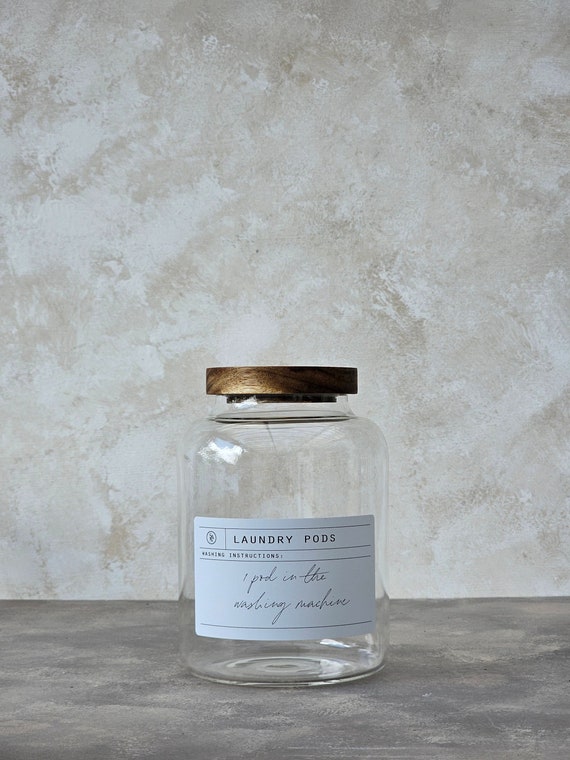 Laundry Pods Jar with Acacia Wood Lid, 2.0L Laundry Jar, Laundry Refill Jar, Laundry and Utility Organisation, Customisable Waterproof Label