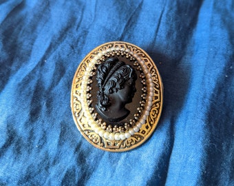 Vintage Cameo Brooch