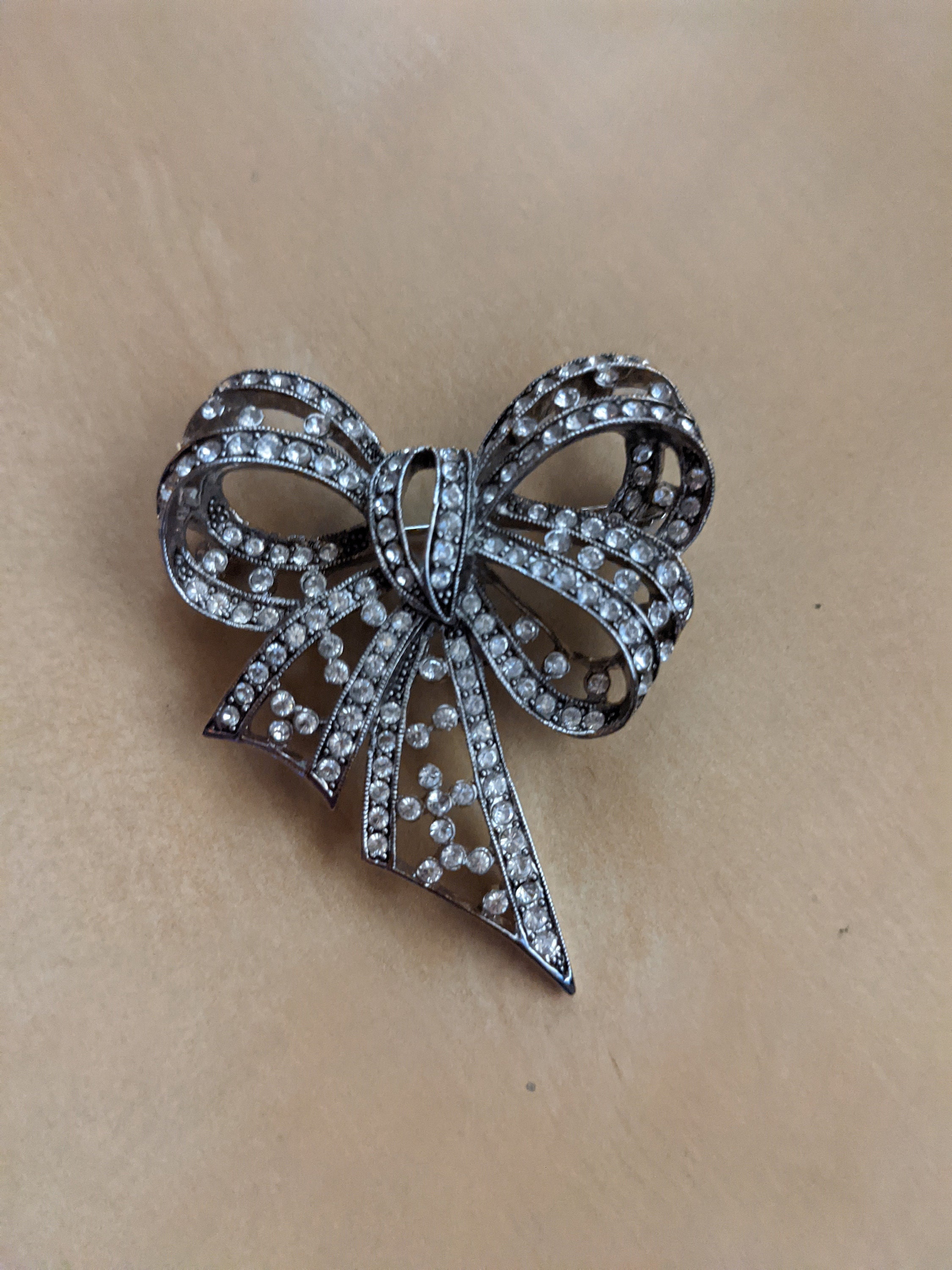 QIAN0813 Black Color Rhinestone Bow Brooches for Women Large Bowknot Brooch Pin Vintage Jewelry Winter Accessories