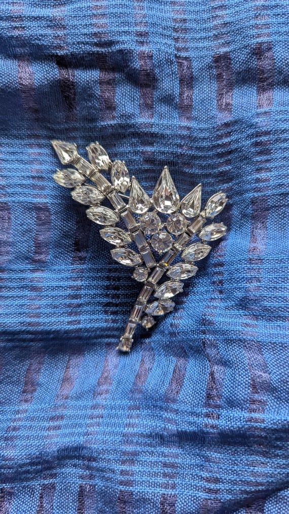 Vintage Clear Crystal Rhinestone brooch
