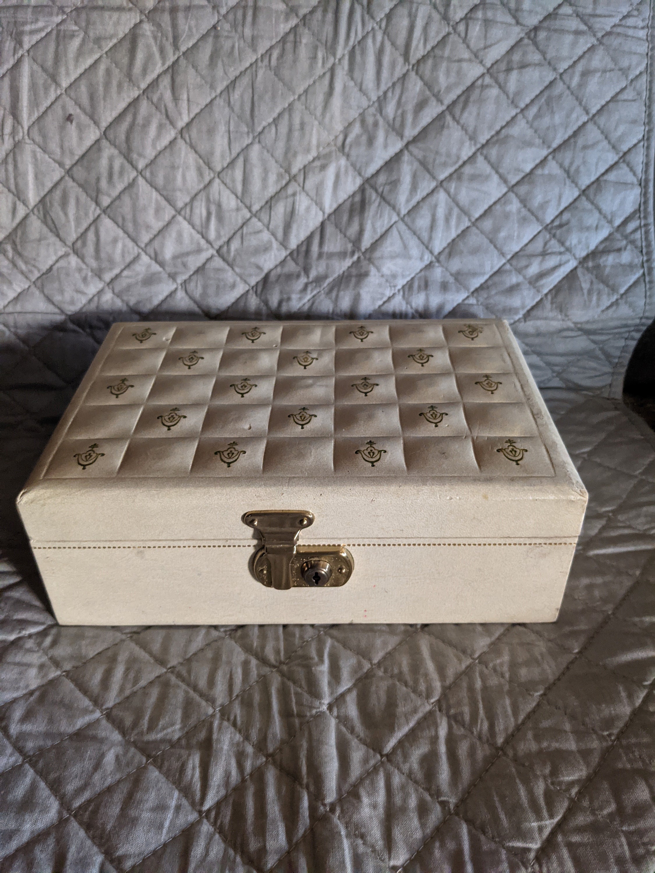 Vintage Cream Colored Quilted Top Jewelry Box 
