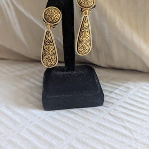 Orecchini a clip a forma di goccia in damasco vintage