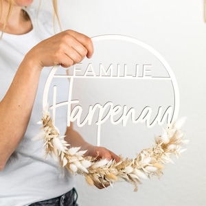 Personalisierter Türkranz mit Trockenblumen, Holzkranz personalisiert mit Familienname FAMILIE in versch. Größen Bild 5