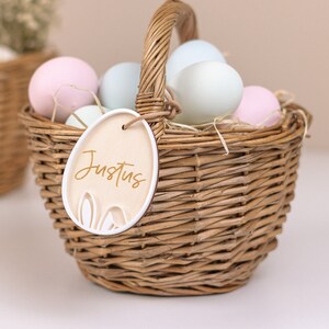 Easter basket with a personalized 3D pendant made of wood and acrylic glass