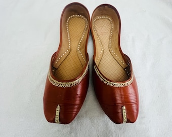 Handmade Womens Pakistani Indian Khussa Sandal | Punjabi Jutti | Wedding shoes | Gift For Her | Geniune leather