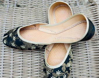 Handmade Womens Pakistani Indian Khussa Sandal | Punjabi Jutti | Wedding shoes | Gift For Her | Geniune leather