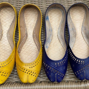 Handmade Womens Pakistani Indian Khussa Sandal | Punjabi Jutti | Wedding shoes | Gift For Her | Geniune leather