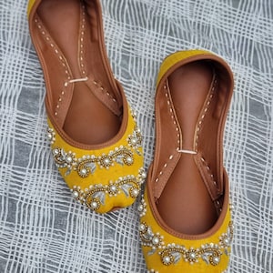 Handmade Womens Pakistani Indian Khussa Sandal | Punjabi Jutti | Wedding shoes | Gift For Her | Geniune leather