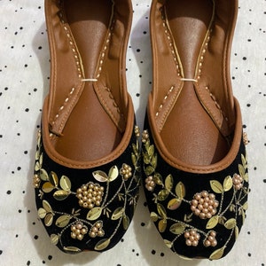 Handmade Womens Pakistani Indian Khussa Sandal | Punjabi Jutti | Wedding shoes | Gift For Her | Geniune leather