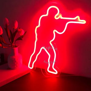 CS GO ゲーマールーム ライトサイン、カスタム CS マン ネオンサイン、USB パーソナライズ ゲーマールーム ウォールサイン デコレーション、AK 47 ウォールアート ネオン カスタム