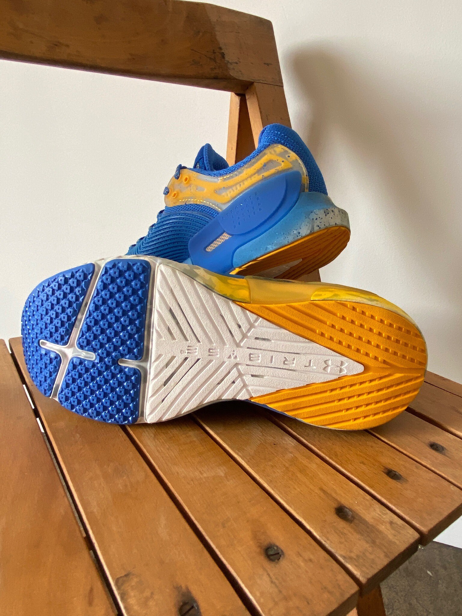 Under Armour UCLA HOVR Tribase Blue & Yellow Training  display picture 1