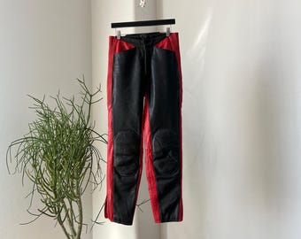 Vintage zwarte en rode leren motorbroek jaren 80