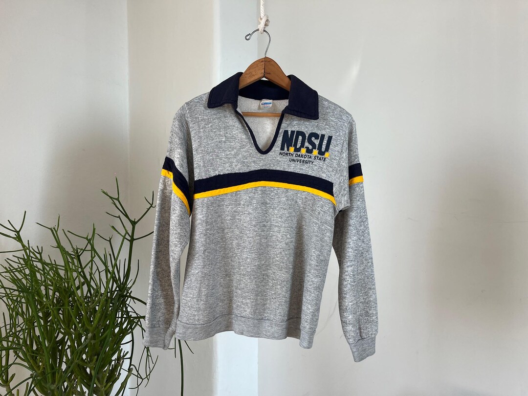 Vintage 1980s V-neck Collar Champion North Dakota University