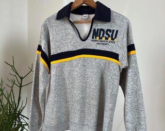Vintage 1980s V-neck Collar Champion North Dakota University