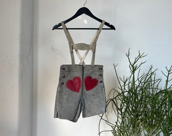 Vintage Oostenrijkse lederhosen uit de jaren 70 met zakjes met kleine hartjes, Beierse leren short, maat XXS of kindermaat