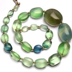 Natürlicher grüner Fluorit Edelstein 8 bis 29 mm Größe Glatte Nugget Form Perlen 17 &quot;Halskette