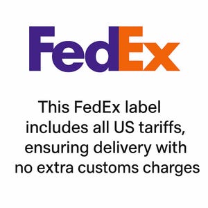 Könnte beinhalten: Das FedEx-Logo in Lila und Orange, mit dem Text "FedEx" über einer Beschreibung. Die Beschreibung besagt, dass das FedEx-Etikett alle US-Zölle enthält und die Lieferung ohne zusätzliche Zollgebühren gewährleistet.