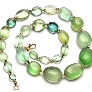 Natürliche grüne Fluorit Edelstein 10 bis 21 mm Größe Glatte Nugget Form Perlen 17,5 &quot;Halskette