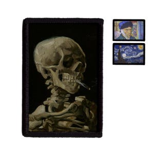 Pode incluir: Um patch retangular com uma pintura de um esqueleto fumando um cigarro, em um fundo preto. Dois patches menores retratam o autorretrato de Van Gogh e "Noite Estrelada". Os patches têm uma borda preta.