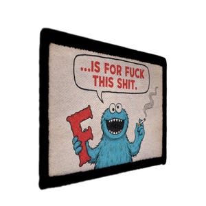Pode incluir: Remendo retangular com borda preta. O remendo apresenta um monstro de desenho animado segurando a letra vermelha "F" e um cigarro aceso. Um balão de fala diz: "...IS FOR FUCK THIS SHIT."