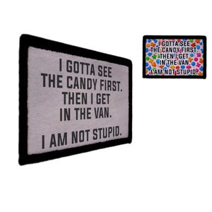 Montrez-moi des bonbons d'abord, puis je monte dans une camionnette, pas un stupide écusson amusant