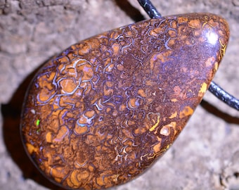 Naszyjnik z opalu koroitowego 65ct 44x26x7 z orzecha koroitowego Boulder Matrix z australijskiego kamienia szlachetnego