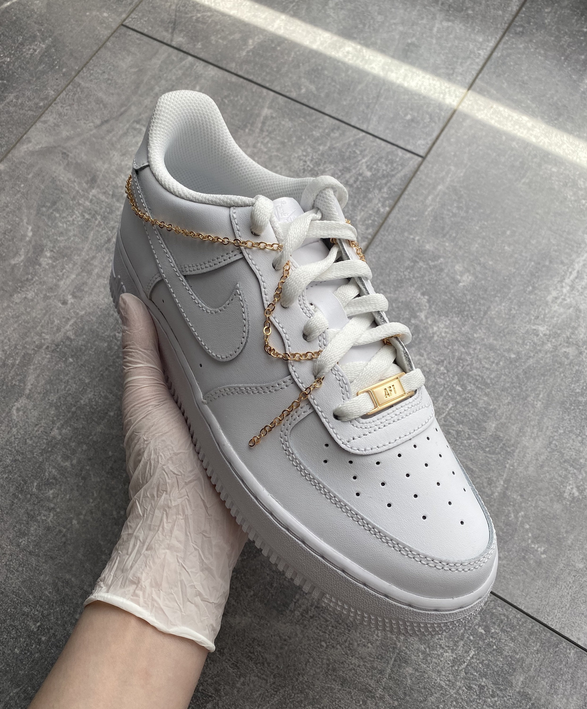 nike air gold chain