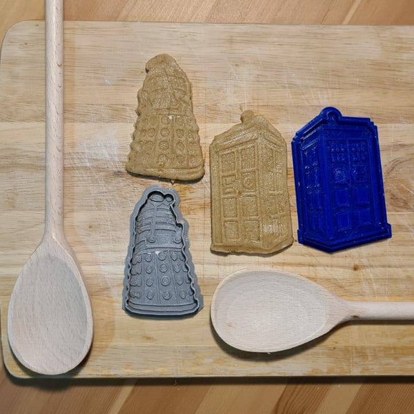 Tardis and Dalek cookie cutters / fondant press