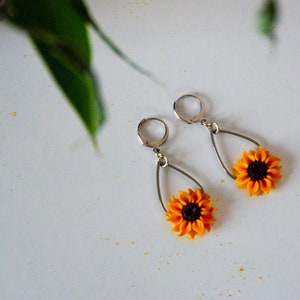 Sunflower earrings, clay earrings, statement earrings, gift for her, polymer clay sunflower jewelry, dangle flower earrings, bridal jewelry