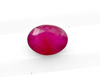 Pierre précieuse rubis rouge naturel : taille ovale non traitée (6 x 4 mm, 0,55 carat)
