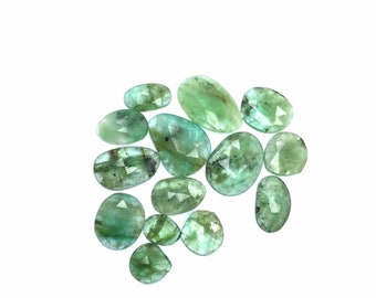 Émeraude Cabochon Colombienne Certifiée - 6 Carats, Ovale, Transparente, Qualité Loupe Propre