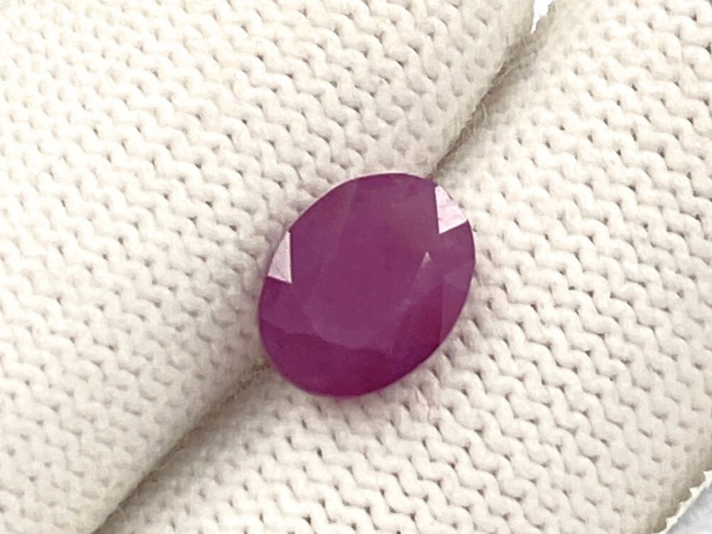 Rubis Naturel Ovale 11 Carats Rouge Du Mozambique - Certifié, Qualité œil Pur
