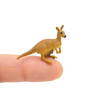 Tiny Kangaroo,Miniature Kangaroo Figurine,With Joey,Micro Animals,Dollhouse Miniature,Terrarium Supplies,Diorama,Craft Supplies,Zoo Animal