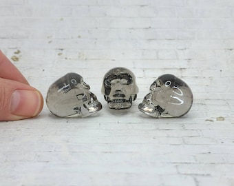 Miniature Grey Skulls,Halloween Miniatures,Dollhouse Halloween,Halloween Craft Supplies,Halloween Terrarium,Halloween Diorama,Tiny Skulls