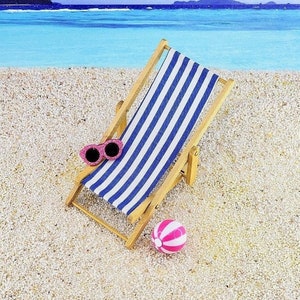 Alasum 2Pcs Miniature Beach Chair Ornaments, Coastal Home Decor With, White Plastic Mini Chairs For Office, Room, Poolside, Or Beach House