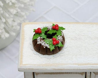 1:12 Scale Christmas Cake,Holly,Dollhouse Miniature Cake,Christmas Miniatures,Fairy Garden Accessory,Miniature Food,Dollhouse Bakery