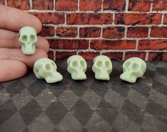 Miniature Skulls,Dollhouse Halloween Accessories,Miniature Halloween Decor,Halloween Embellishments,Skull Charms,Halloween dollhouse