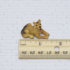 Miniature Dog,1:12 Scale,German Shepherd,Brown,Dollhouse Dog,Fairy Garden Accessories,Dollhouse Animals, Terrarium Supplies,Diorama,Mini Dog